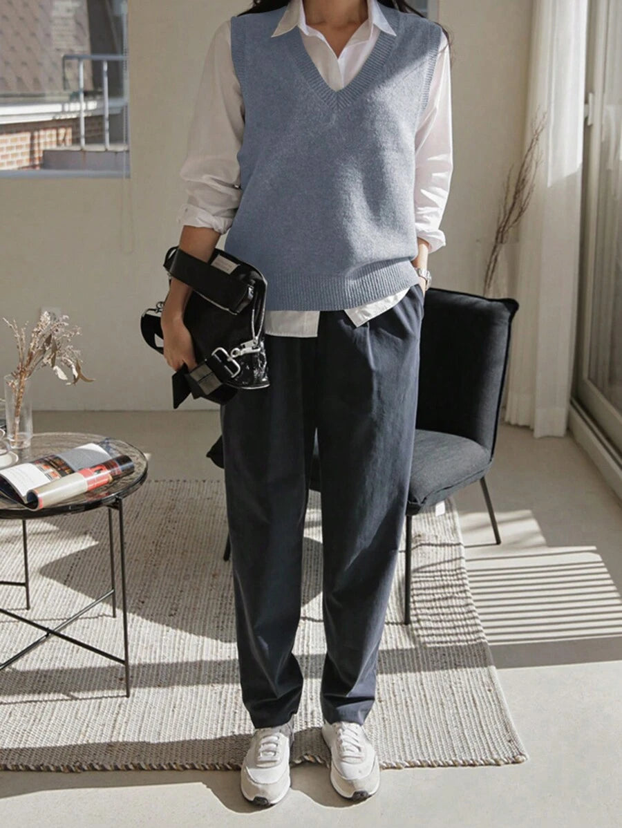 Women's V-Neck Knit Sweater Vest, Sleeveless Layering Top for Fall Work Casual - Blue