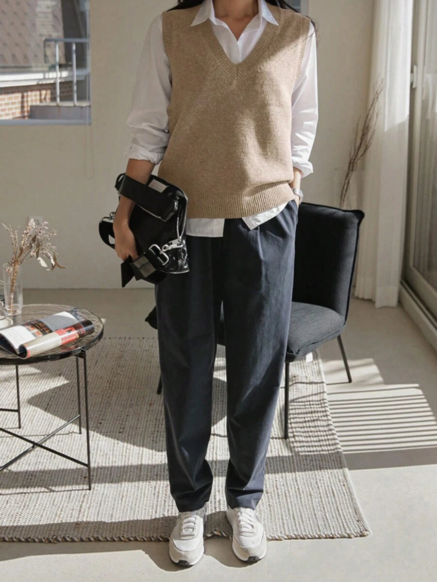 Women's V-Neck Knit Sweater Vest, Sleeveless Layering Top for Fall Work Casual - Grey