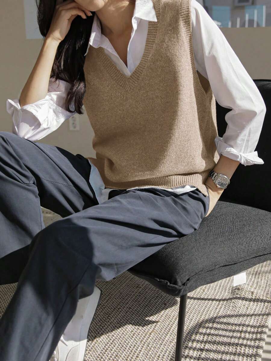 Women's V-Neck Knit Sweater Vest, Sleeveless Layering Top for Fall Work Casual - Khaki
