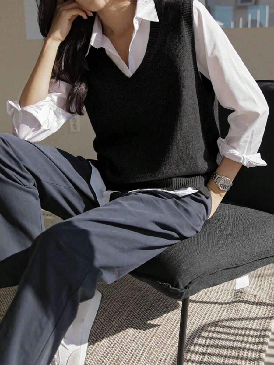 Women's V-Neck Knit Sweater Vest, Sleeveless Layering Top for Fall Work Casual - Blue