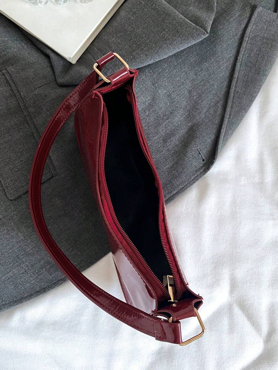 Women's Curved Shoulder Bag, Small Faux Leather Underarm Purse for Everyday and Evening