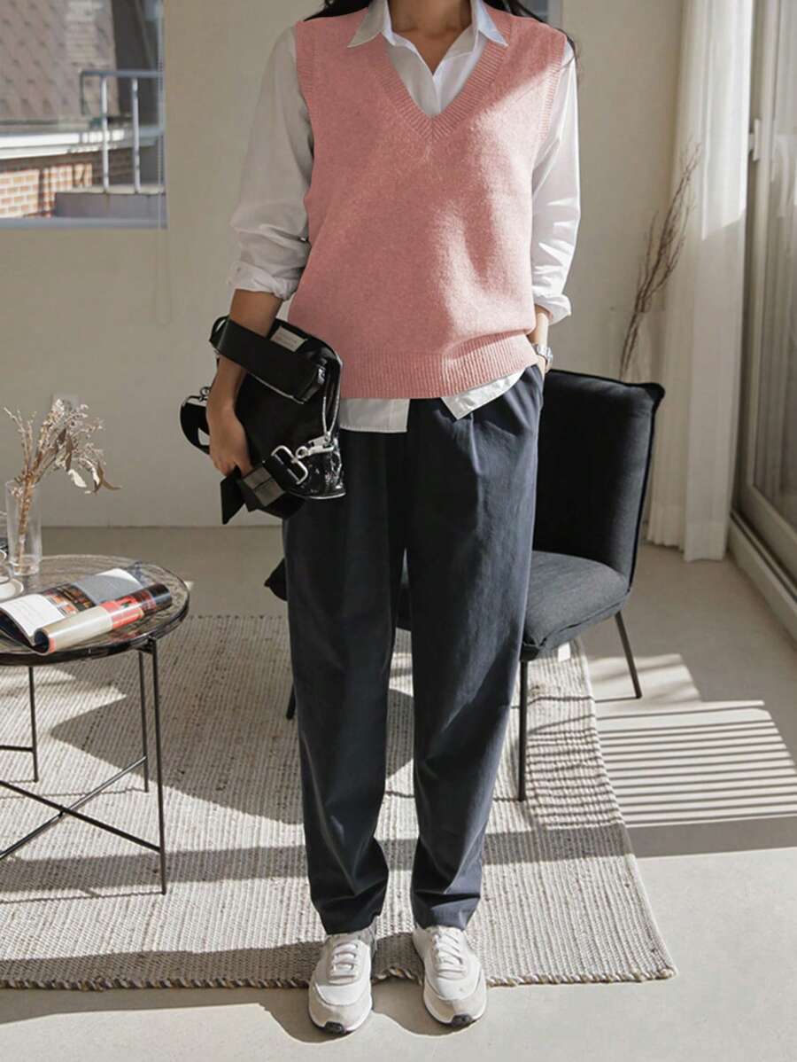 Women's V-Neck Knit Sweater Vest, Sleeveless Layering Top for Fall Work Casual - Pink
