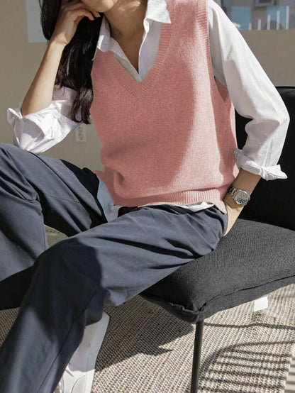 Women's V-Neck Knit Sweater Vest, Sleeveless Layering Top for Fall Work Casual - Black