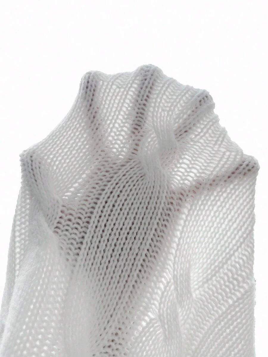 Perrine Chunky Knit Sweater with Cable Pattern and Drop Shoulder - White