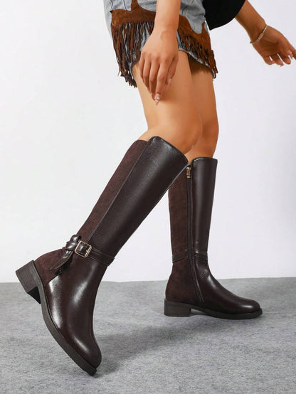 Women's Autumn/Winter Brown High-End Fashion Patchwork Belt Buckle Decor Side Zipper Retro Riding Boots, Tall Design Slimming And Elongating, Thermal Lined For Warmth And Comfort, PU+Suede Patchwork For Stylish Look, Classic Silhouette Fits Well, Flat Hee Mensa