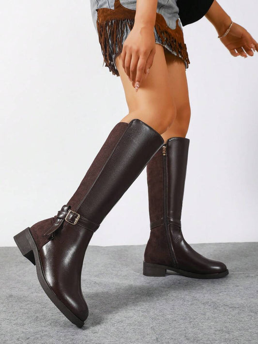 Women's Autumn/Winter Brown High-End Fashion Patchwork Belt Buckle Decor Side Zipper Retro Riding Boots, Tall Design Slimming And Elongating, Thermal Lined For Warmth And Comfort, PU+Suede Patchwork For Stylish Look, Classic Silhouette Fits Well, Flat Hee Mensa