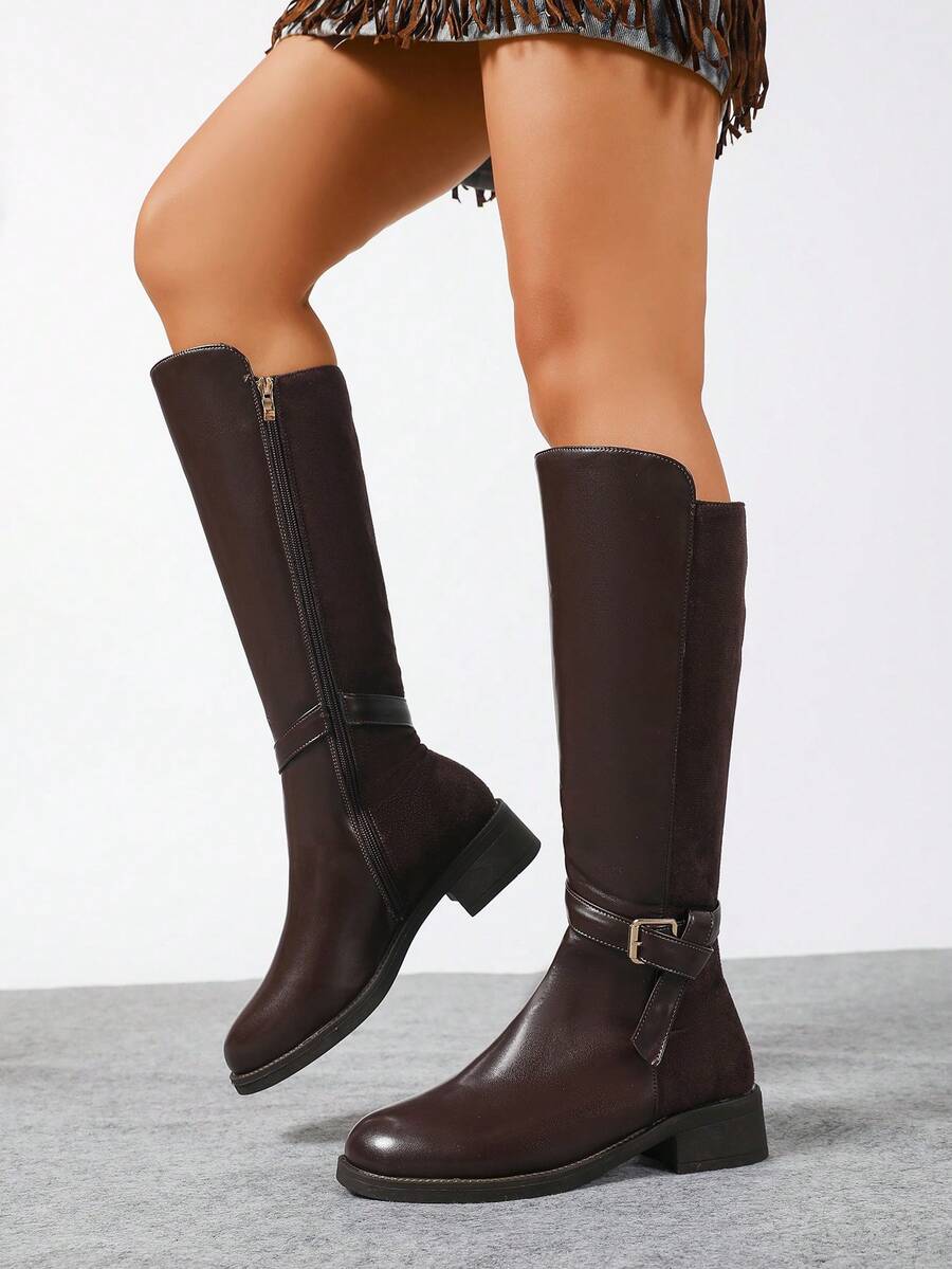 Women's Autumn/Winter Brown High-End Fashion Patchwork Belt Buckle Decor Side Zipper Retro Riding Boots, Tall Design Slimming And Elongating, Thermal Lined For Warmth And Comfort, PU+Suede Patchwork For Stylish Look, Classic Silhouette Fits Well, Flat Hee Mensa