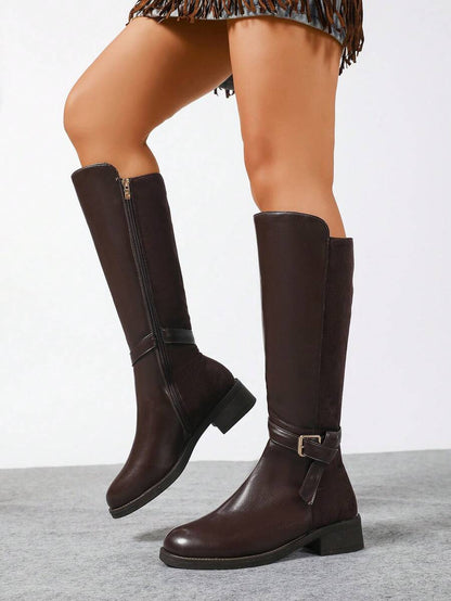 Women's Autumn/Winter Brown High-End Fashion Patchwork Belt Buckle Decor Side Zipper Retro Riding Boots, Tall Design Slimming And Elongating, Thermal Lined For Warmth And Comfort, PU+Suede Patchwork For Stylish Look, Classic Silhouette Fits Well, Flat Hee Mensa