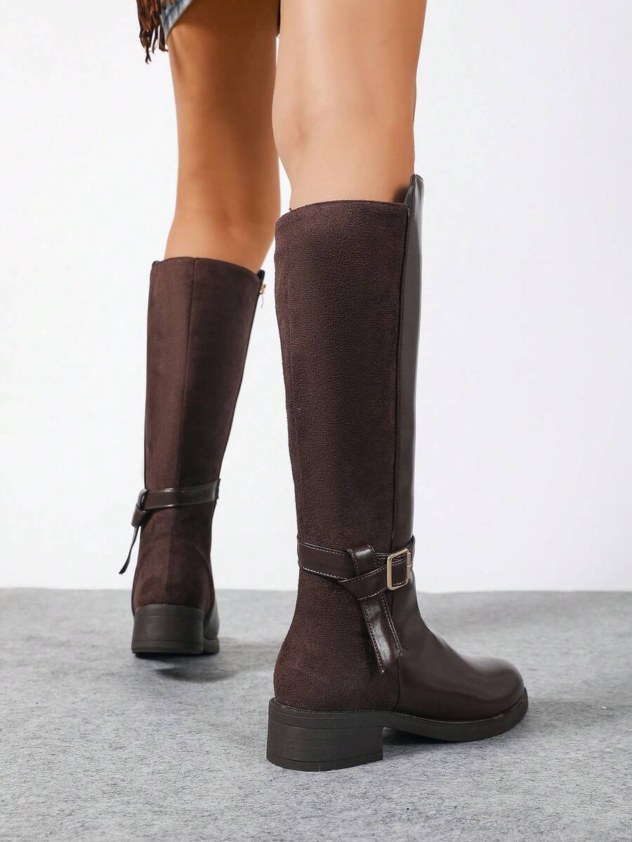 Women's Autumn/Winter Brown High-End Fashion Patchwork Belt Buckle Decor Side Zipper Retro Riding Boots, Tall Design Slimming And Elongating, Thermal Lined For Warmth And Comfort, PU+Suede Patchwork For Stylish Look, Classic Silhouette Fits Well, Flat Hee Mensa