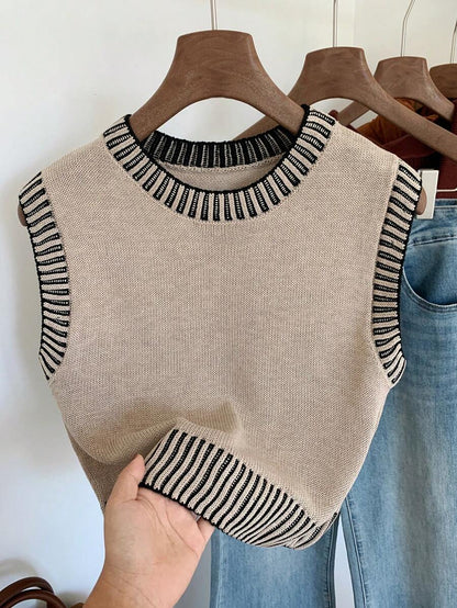 Women's Cropped Cable Knit Sweater Vest, Sleeveless Layering Top for Fall - Apricot
