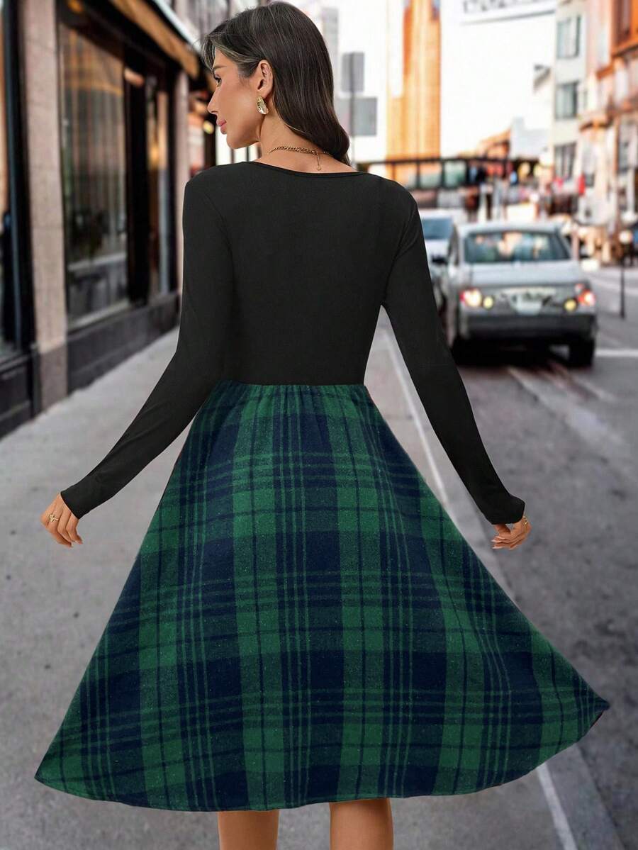 Nuremberg Plaid A Line Midi Dress with V Neck - Dark Green