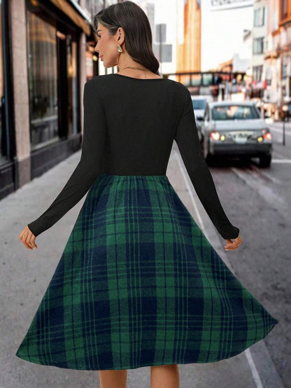 Nuremberg Plaid A Line Midi Dress with V Neck - Dark Green