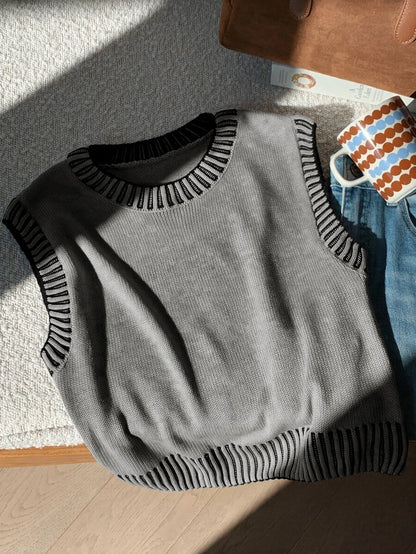 Women's Cropped Cable Knit Sweater Vest, Sleeveless Layering Top for Fall - Coffee Brown