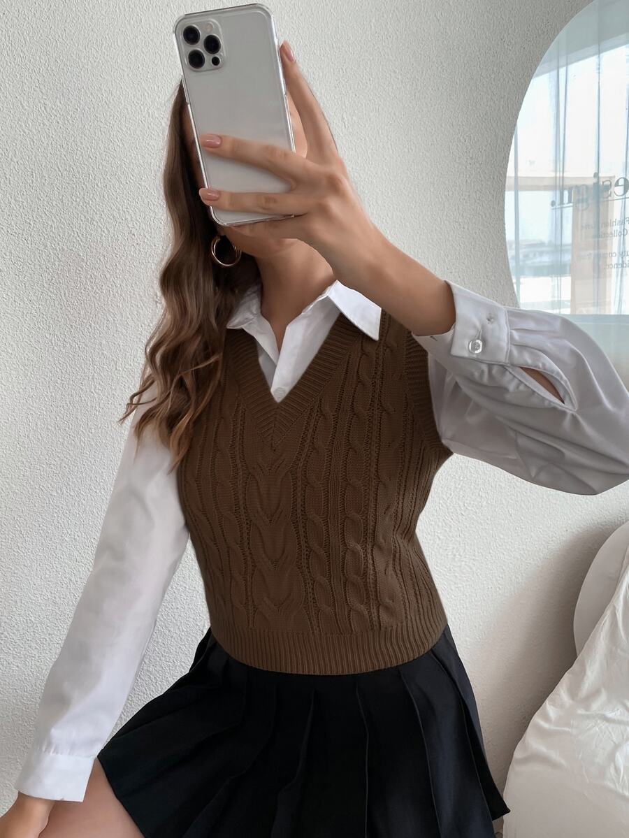 Women's Cable Knit V-Neck Sweater Vest, Sleeveless Preppy Layering Top for Fall - Brown