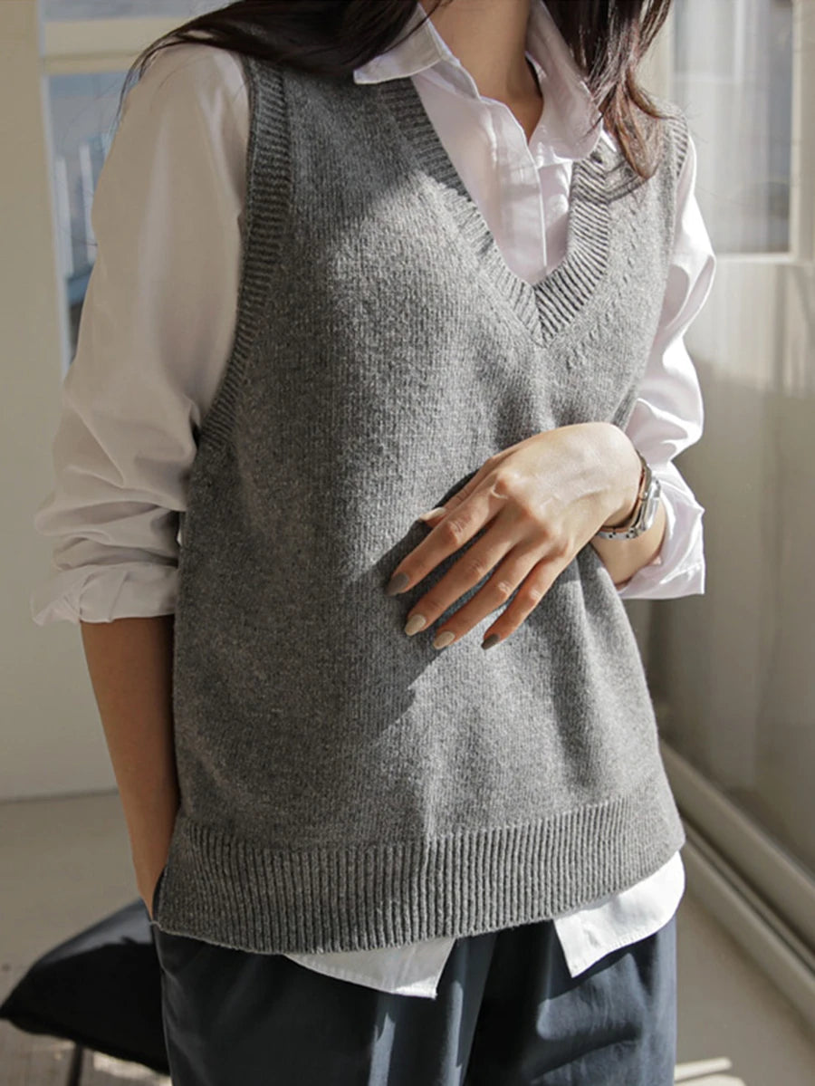Women's V-Neck Knit Sweater Vest, Sleeveless Layering Top for Fall Work Casual - Blue
