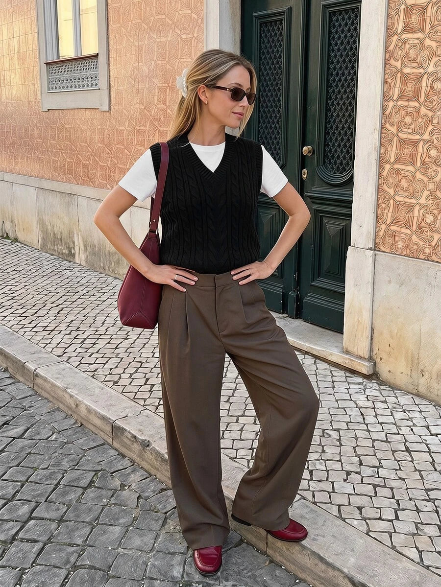Women's Cable Knit V-Neck Sweater Vest, Sleeveless Preppy Layering Top for Fall - Black