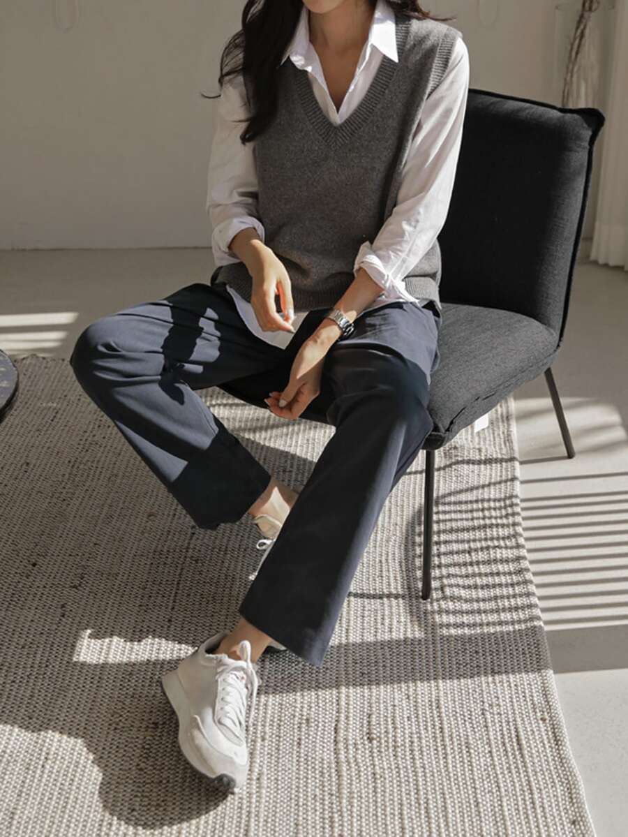 Women's V-Neck Knit Sweater Vest, Sleeveless Layering Top for Fall Work Casual - Khaki