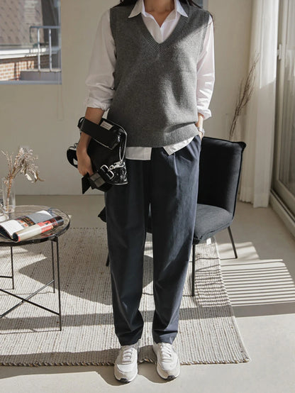 Women's V-Neck Knit Sweater Vest, Sleeveless Layering Top for Fall Work Casual - Grey
