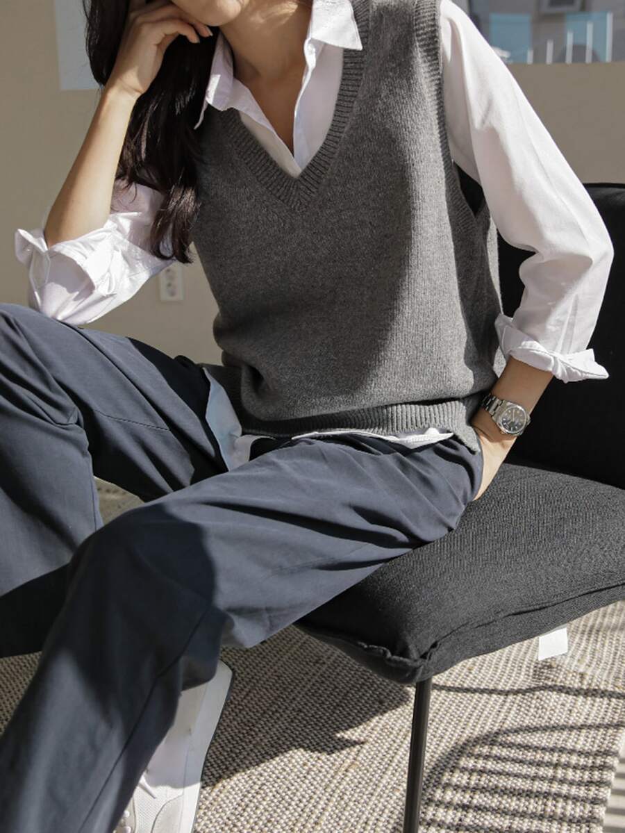 Women's V-Neck Knit Sweater Vest, Sleeveless Layering Top for Fall Work Casual - Blue