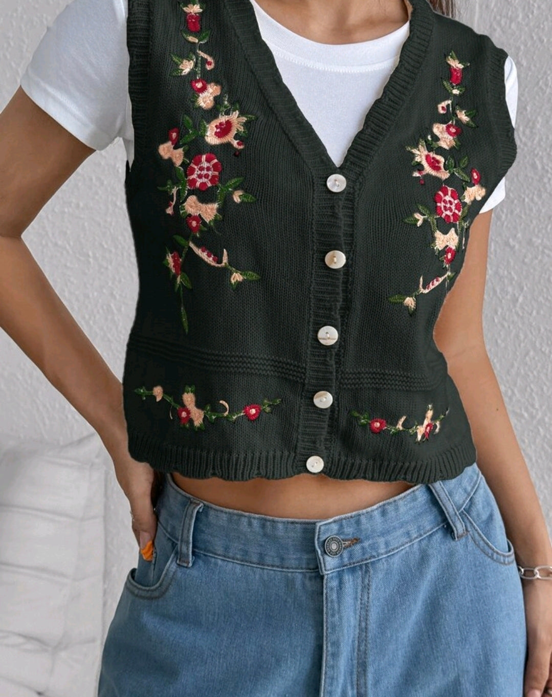 Floral Embroidered Button Knit Vest Mensa