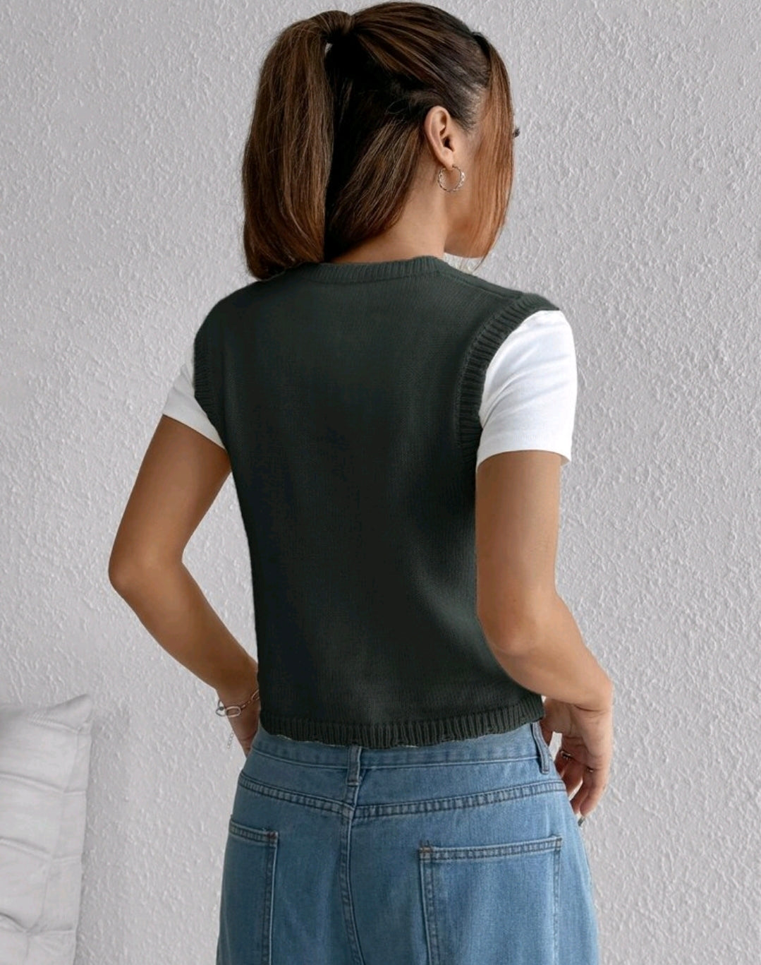 Floral Embroidered Button Knit Vest Mensa