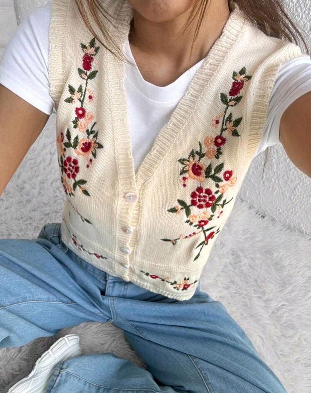 Floral Embroidered Button Knit Vest Mensa