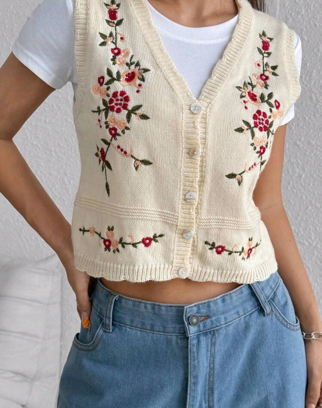 Floral Embroidered Button Knit Vest Mensa